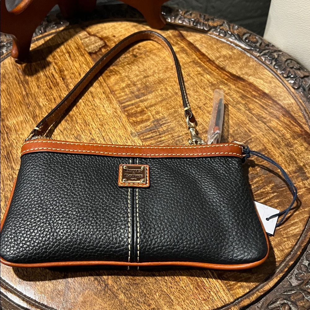 Dooney & Bourke Black Wristlet Pebble Grain Leather - Picture 9 of 16